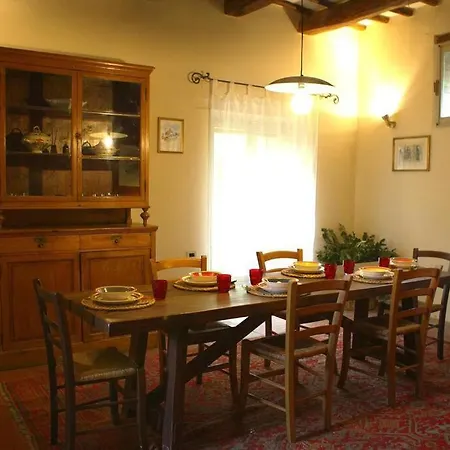 A Casa La L'aiola, With Jacuzzi And Ac Вилла