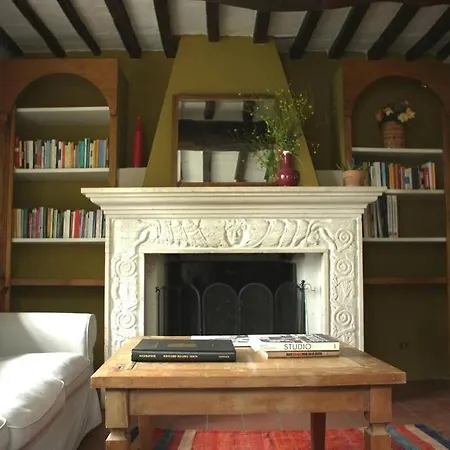 A Casa La L'aiola, With Jacuzzi And Ac Вилла