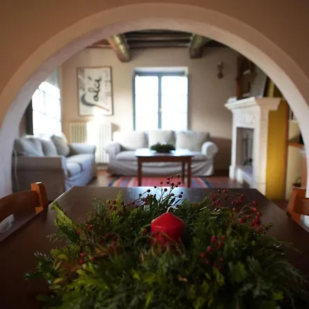 A Casa La L'aiola, With Jacuzzi And Ac Вилла